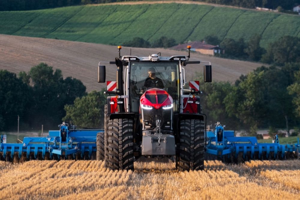 MF-9S_AND_POWER8HARROW-WORK-FR-0723-06_N2